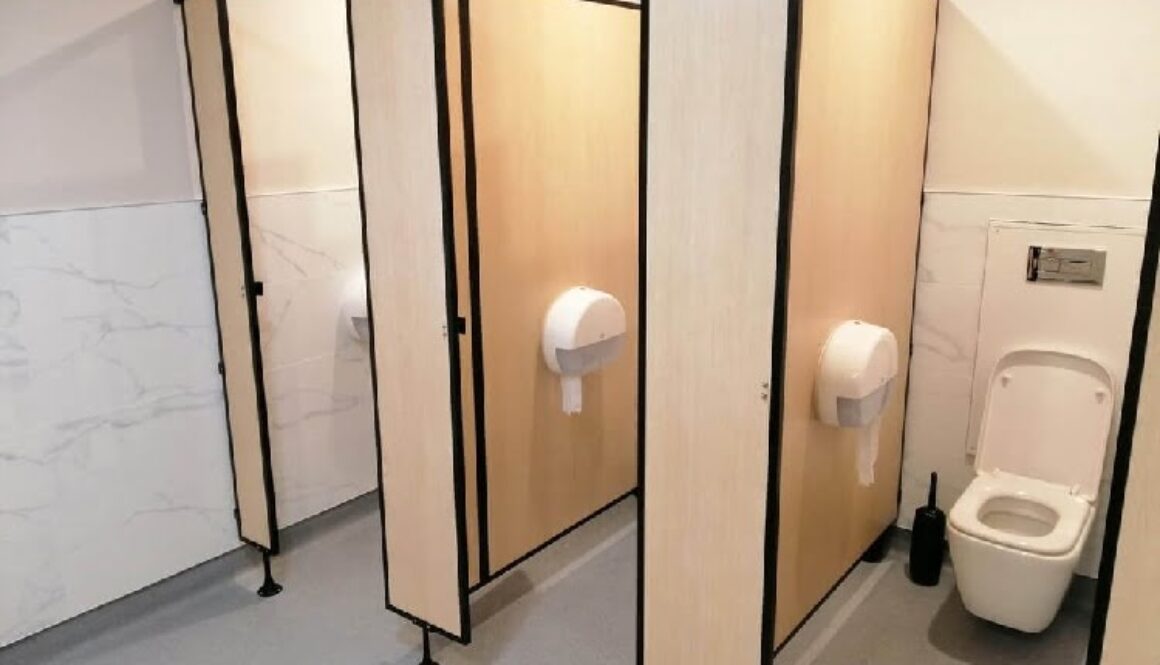 toilet kubical
