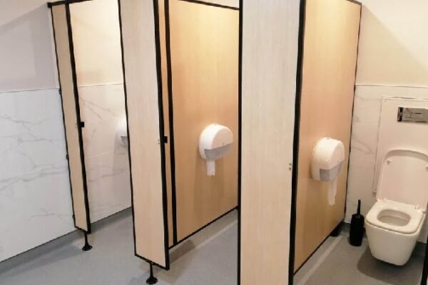 toilet kubical