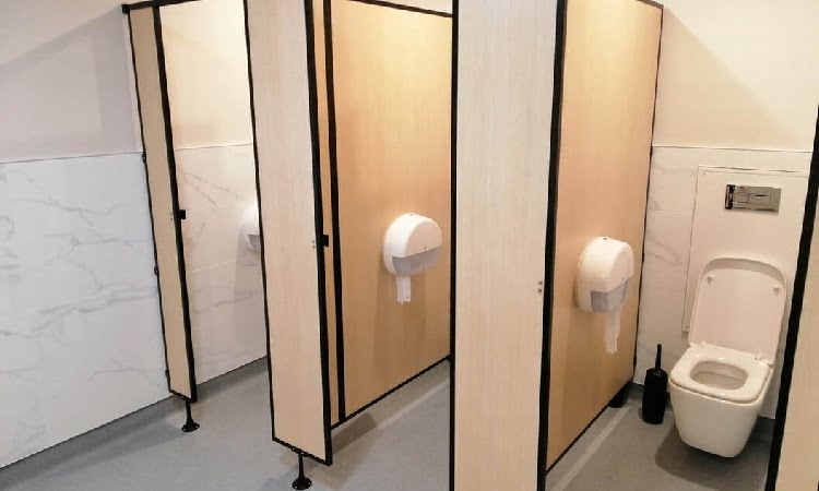 toilet kubical